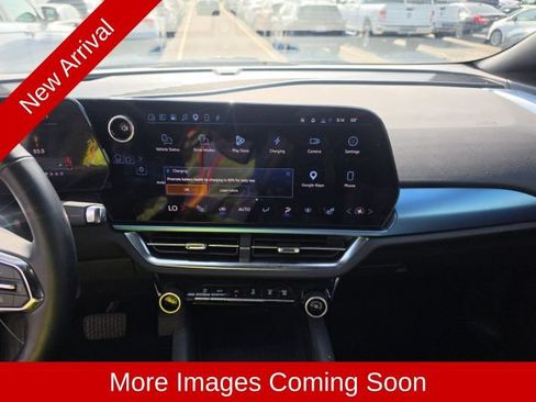 Used 2024 Chevrolet Equinox EV LT FWD image 11