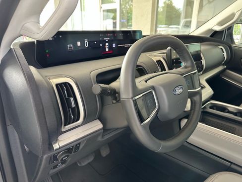 Certified 2025 Ford Expedition Active AWD/4WD image 17
