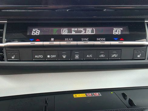 Used 2026 Toyota Sienna XLE FWD image 48