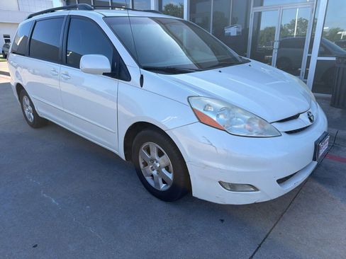 Used 2009 Toyota Sienna XLE FWD image 4
