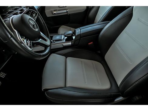 Used 2022 Mercedes-Benz GLB 250 4MATIC image 11