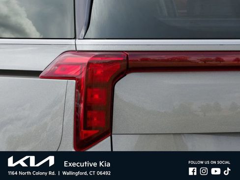 New 2026 Kia Carnival EX FWD image 11