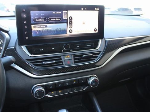 Used 2023 Nissan Altima 2.5 SR w/ SR Premium Package image 7