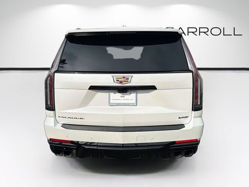 Certified 2025 Cadillac Escalade ESV V AWD/4WD image 4