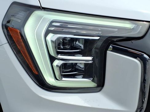Used 2025 GMC Terrain Elevation w/ Elevation Premium Package AWD/4WD image 16