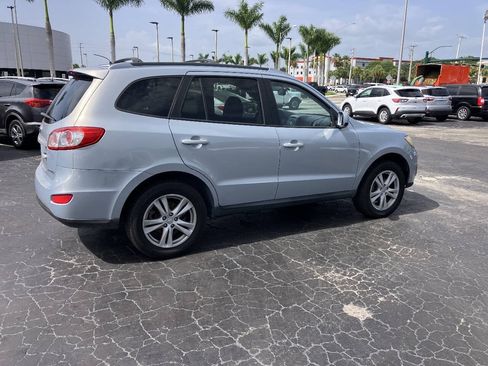 Used 2010 Hyundai Santa Fe SE FWD image 2