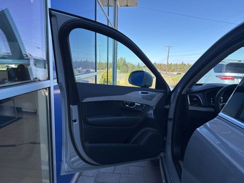 Certified 2025 Volvo XC90 B6 Ultra w/ Protection Package Premier image 8