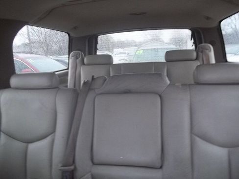 Used 2004 Chevrolet Suburban LT w/ Preferred Equipment Group image 15
