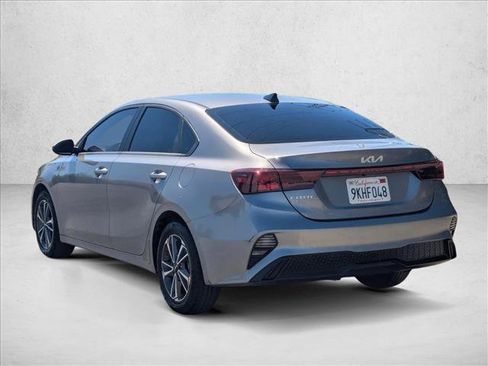 Used 2024 Kia Forte LXS w/ LXS Technology Package FWD image 8