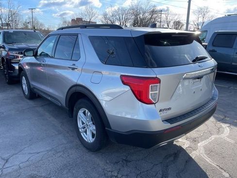 Used 2021 Ford Explorer XLT w/ Equipment Group 202A image 6