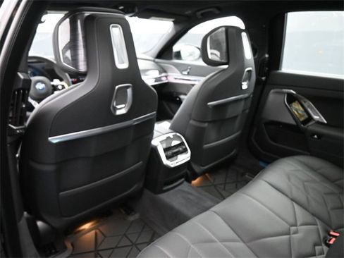 New 2025 BMW 750e xDrive w/ Premium Package image 12