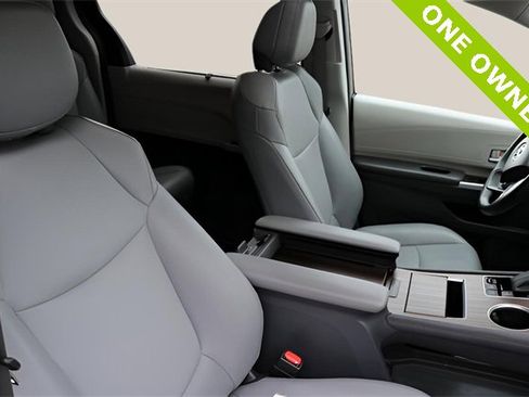 Used 2024 Toyota Sienna XLE image 22