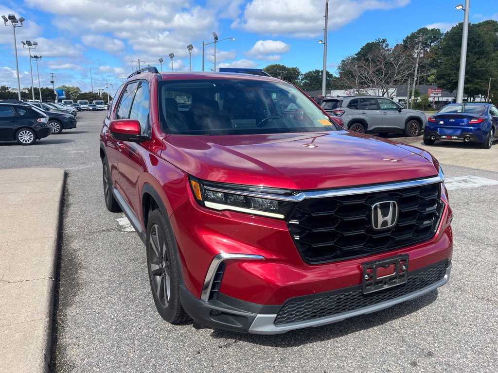 Used 2025 Honda Pilot Touring image 2