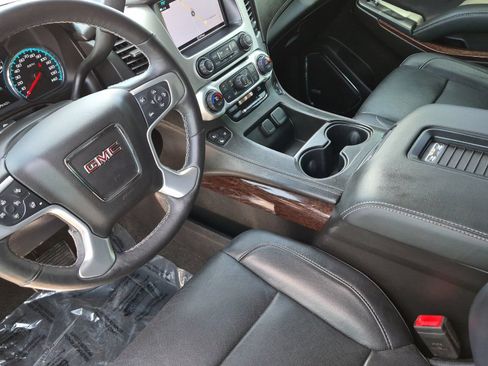 Used 2017 GMC Yukon SLT w/ Premium Edition AWD/4WD image 9