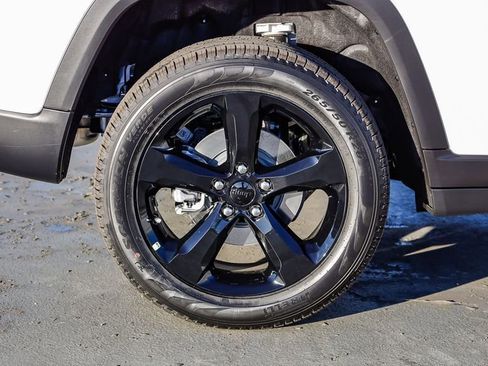 New 2025 Jeep Grand Cherokee Limited w/ Black Appearance Package image 12