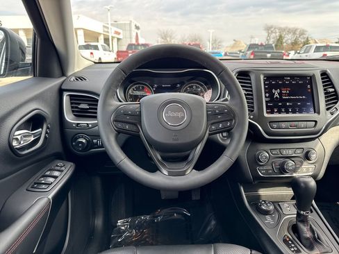 Certified 2023 Jeep Cherokee Trailhawk w/ Premium Leather Package image 16