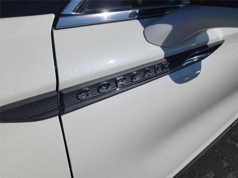 New 2026 Lincoln Corsair Premiere image 10