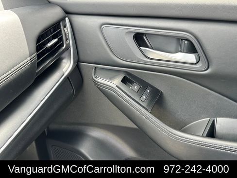 Used 2024 Nissan Rogue SV AWD/4WD image 17