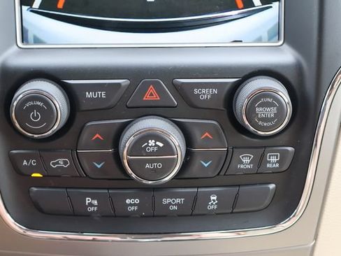 Used 2018 Jeep Grand Cherokee Overland AWD/4WD image 13