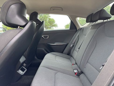 Used 2025 Kia K4 LXS image 27