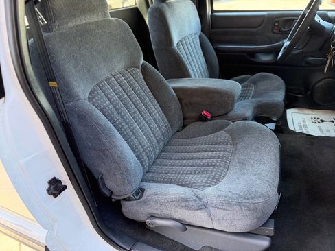 Used 2000 Chevrolet S10 Pickup LS w/ Preferred Equipment Group RWD image 16