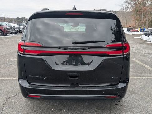 Used 2022 Chrysler Pacifica Touring-L w/ S Appearance Package image 6