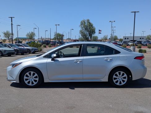 Used 2024 Toyota Corolla LE FWD image 2