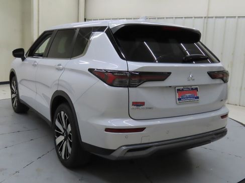 New 2025 Mitsubishi Outlander SE image 5