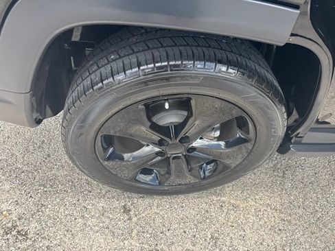 Used 2019 Jeep Compass Latitude FWD image 21