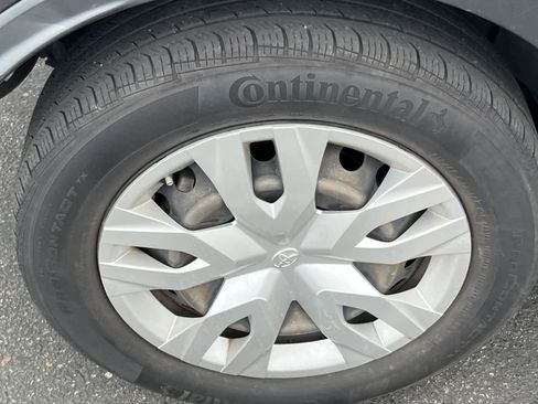 Used 2021 Toyota C-HR LE image 14