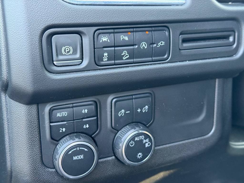 Used 2022 Chevrolet Suburban Premier AWD/4WD image 19