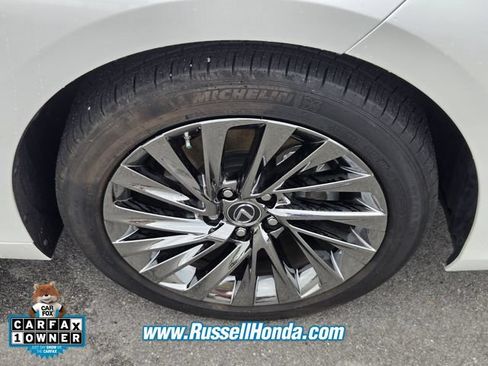 Used 2025 Lexus ES 300h Ultra Luxury FWD image 15