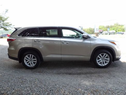 Used 2016 Toyota Highlander LE AWD/4WD image 5