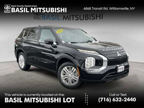Used 2024 Mitsubishi Outlander ES image 1