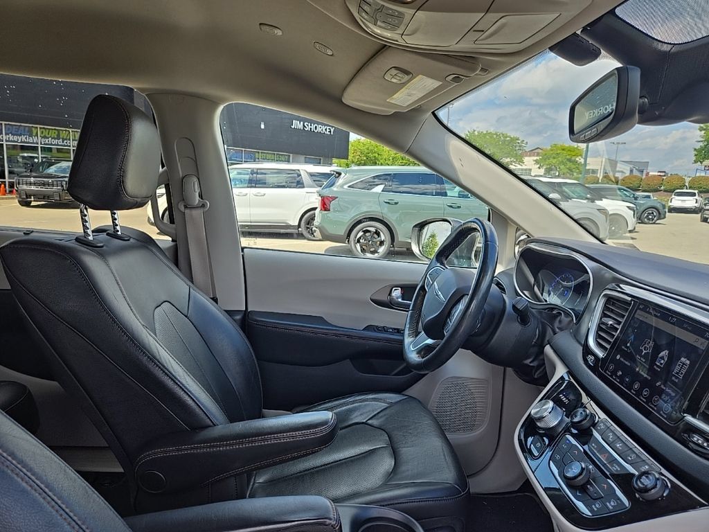 Used 2020 Chrysler Pacifica Touring-L Plus FWD image 34