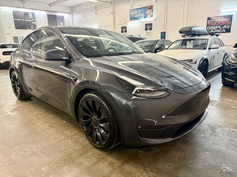 Used 2023 Tesla Model Y Performance AWD/4WD image 3