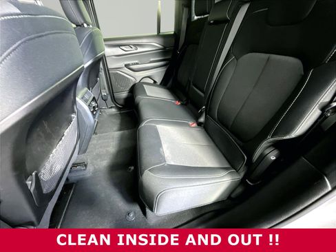Used 2024 Jeep Grand Cherokee Laredo w/ Luxury Tech Group I AWD/4WD image 21