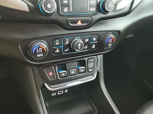 Used 2021 GMC Terrain SLT image 32