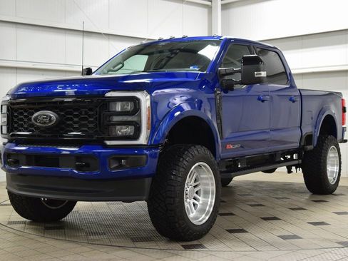 Used 2026 Ford F250 Lariat w/ Black Appearance Package image 3