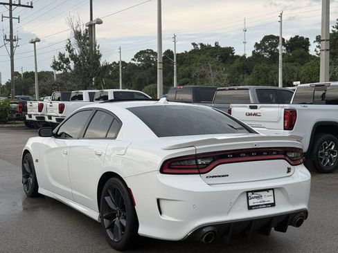 Used 2019 Dodge Charger Scat Pack w/ Technology Group RWD image 2