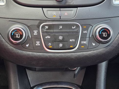Used 2024 Chevrolet Malibu LT FWD image 17