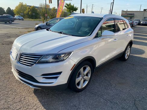 Used 2018 Lincoln MKC Premiere image 2