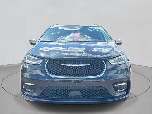 Used 2021 Chrysler Pacifica Limited AWD/4WD image 32