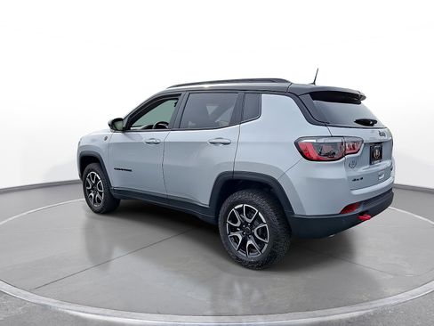 Used 2025 Jeep Compass Trailhawk w/ Sun & Sound Group AWD/4WD image 6