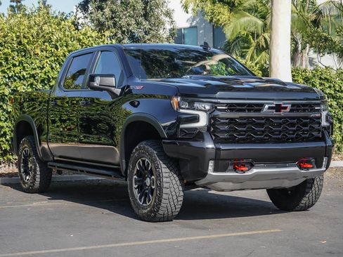 Used 2024 Chevrolet Silverado 1500 ZR2 w/ Technology Package AWD/4WD image 3