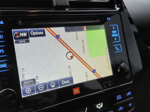 Used 2017 Toyota Prius Four image 5