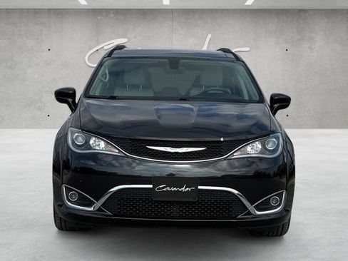 Used 2017 Chrysler Pacifica Touring-L image 10