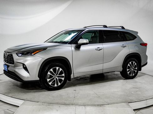 Used 2021 Toyota Highlander XLE image 4