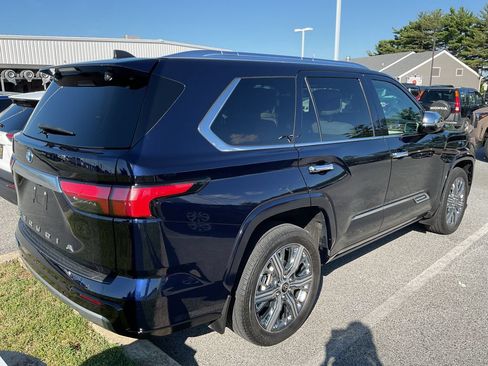 Used 2024 Toyota Sequoia Capstone AWD/4WD image 8