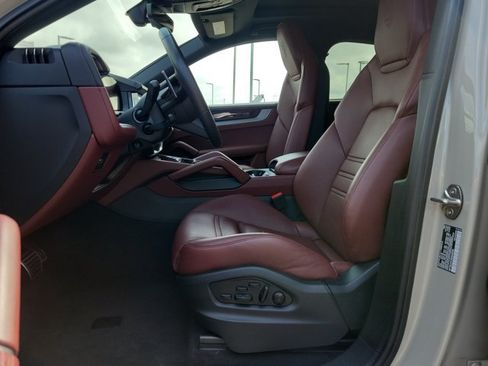 Certified 2025 Porsche Cayenne S AWD/4WD image 23